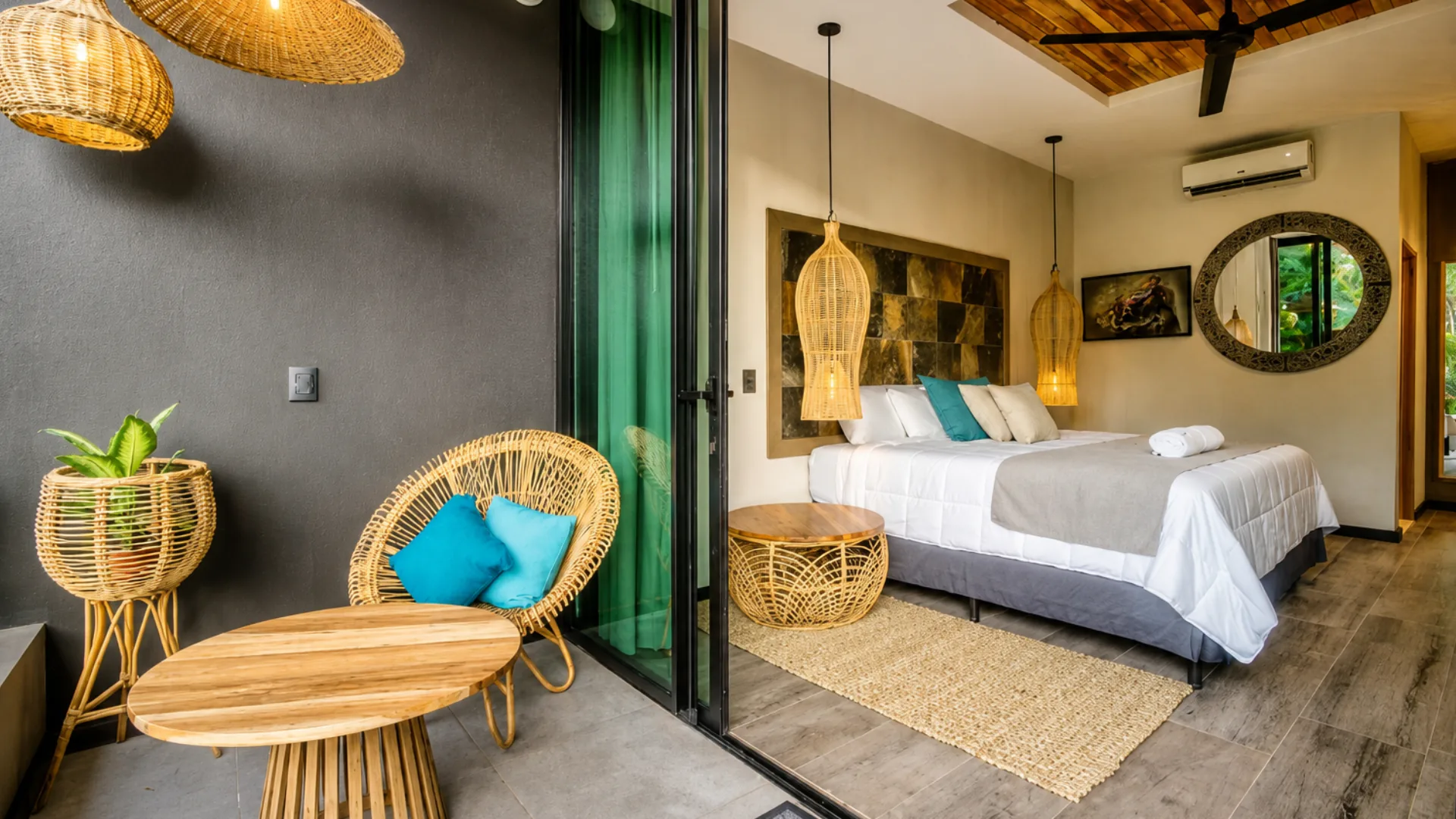 Furnished terrace connected to the Master Room bedroom